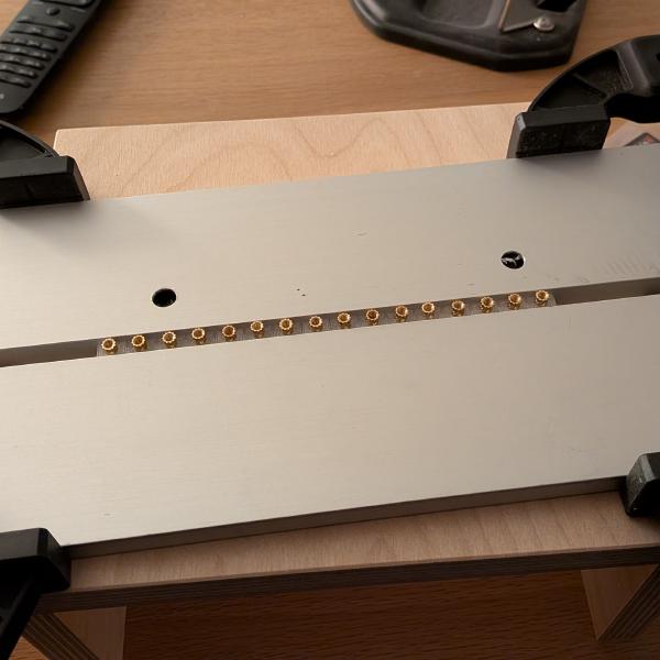 Clamping the blocks to avoid deformations when inserting the heated piece.