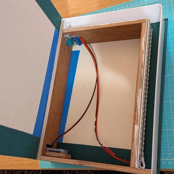 Everything is set, ready to glue the lamp